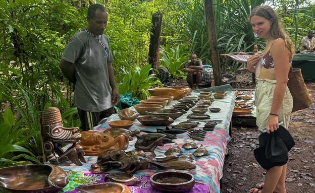 שוק עבודות העץ, הכל בתוצרת יד של התושבים