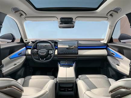 תא נוסעים מודרני ומאובזר (צילום: ספורט 5)