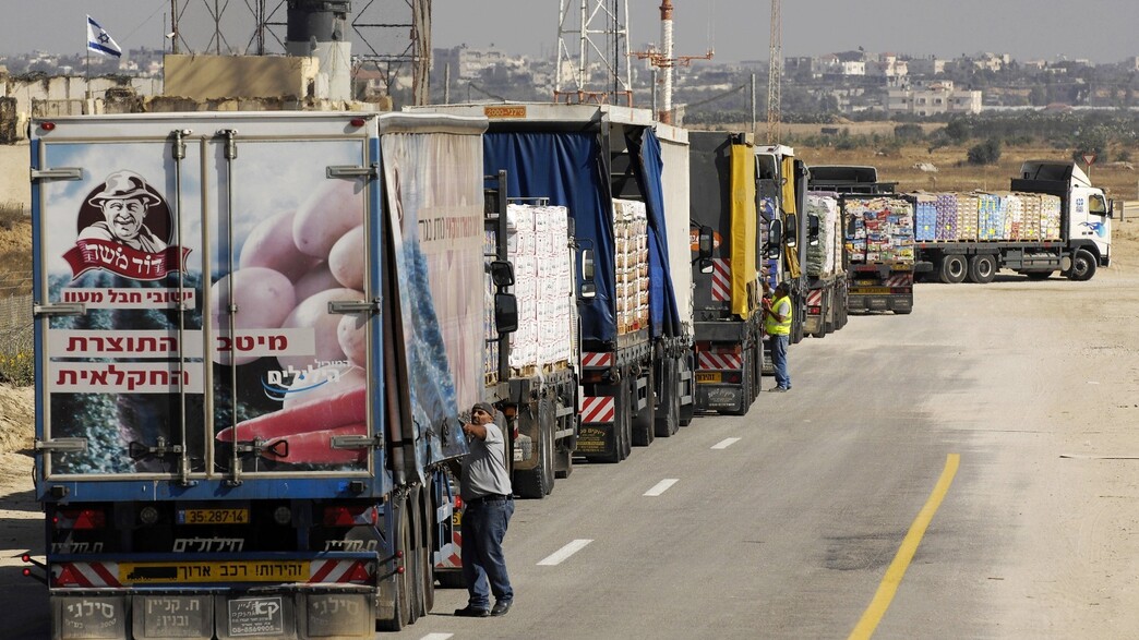 משאית מזון נכנסת לעזה דרך מעבר סופה ב-2008