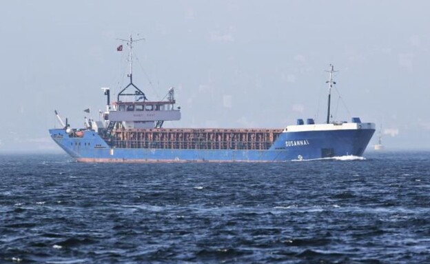 האונייה בשמה הקודם Susanna I ובצבע כחול 