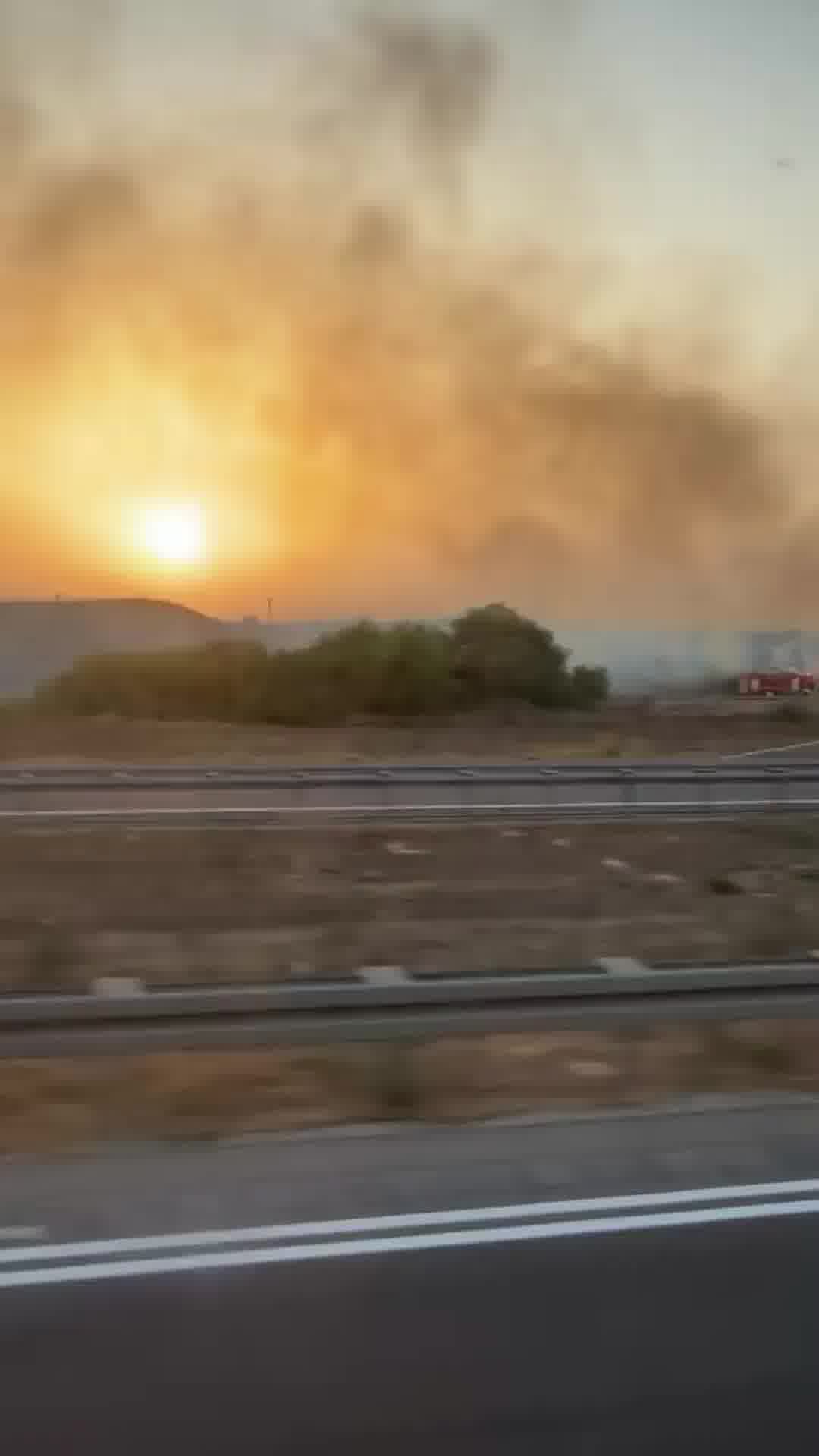 שריפה פרצה סמוך לכביש 6, כוחות הכיבוי בזירה