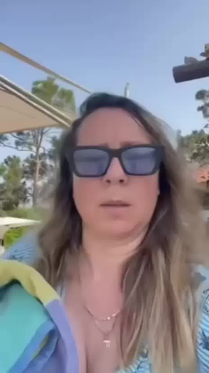 ליטל שוורץ בחופשה בקפריסין ועשתה את מה שכולנו עושים