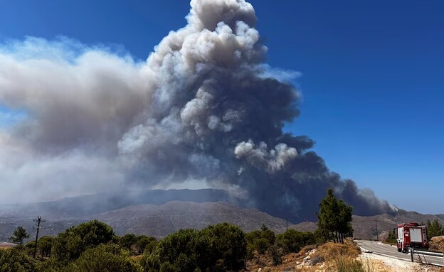 שרפות באי כיוס ביוון (צילום: reuters)
