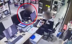 החשוד חוגג על כרטיסי האשראי של הקשישים