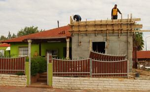 בניית ממ"ד בבית בשדרות (צילום: גילי יערי, פלאש 90)