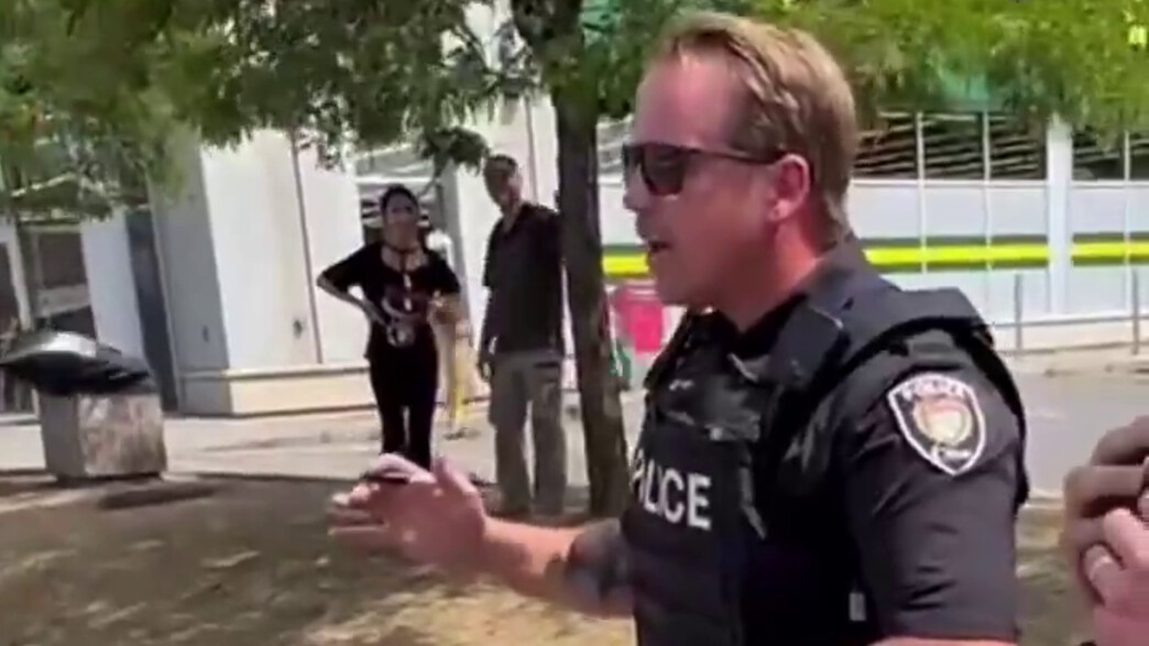 השוטר הקנדי למפגין: "אתה תומך בהיטלר"