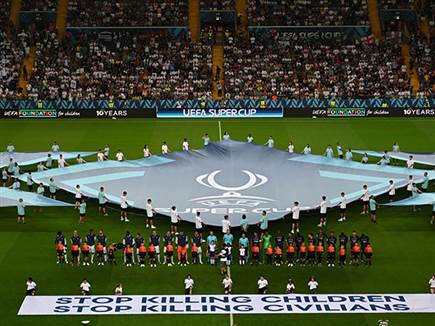 עם הצהרה פוליטית ברורה (Photo by Chris Ricco - UEFA/UEFA via Getty Images)