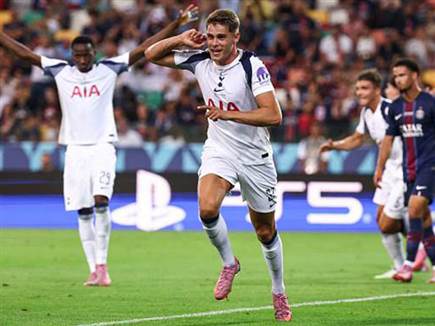 ואן דה ון כבש ראשון (Photo by FRANCK FIFE/AFP via Getty Images)