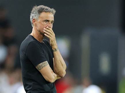 זה נראה אבוד עבור לואיס אנריקה (Photo by Claudio Villa/Getty Images)