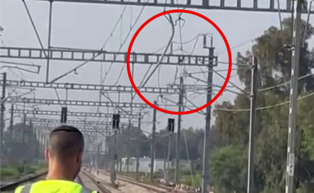 רכבת משא קרעה כבלי חשמל 