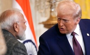 נשיא ארה"ב טראמפ וראש ממשלת הודו מודי (צילום: AP)