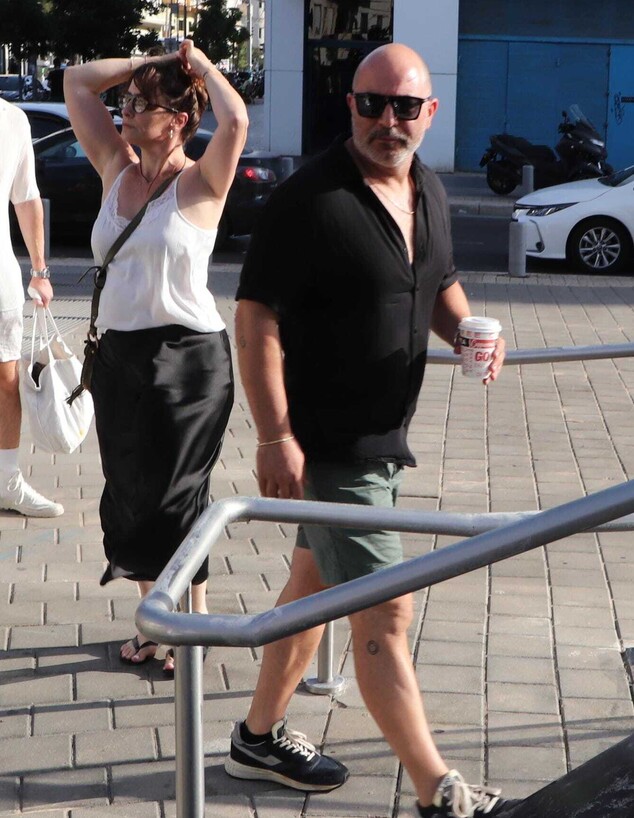 גל גדות, אסי עזר וגם גיא פלג: חגיגות מסיבת ההפתעה של רותם סלע גל גדות, אסי עזר וגם גיא פלג: חגיגות מסיבת ההפתעה של רותם סלע