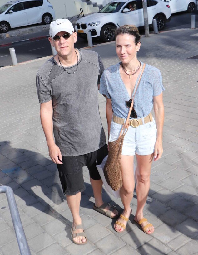 גל גדות, אסי עזר וגם גיא פלג: חגיגות מסיבת ההפתעה של רותם סלע גל גדות, אסי עזר וגם גיא פלג: חגיגות מסיבת ההפתעה של רותם סלע