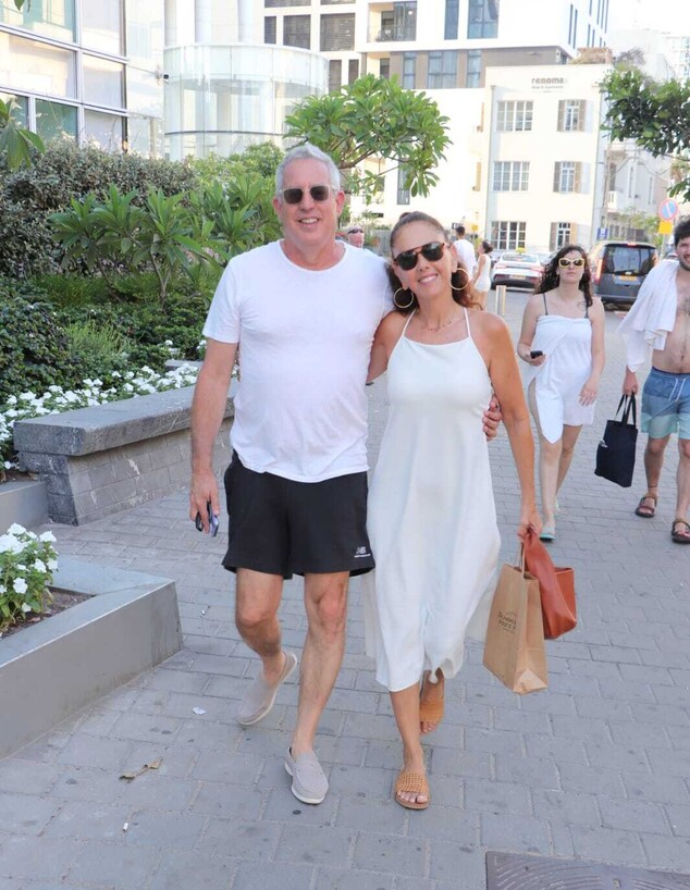 גל גדות, אסי עזר וגם גיא פלג: חגיגות מסיבת ההפתעה של רותם סלע גל גדות, אסי עזר וגם גיא פלג: חגיגות מסיבת ההפתעה של רותם סלע