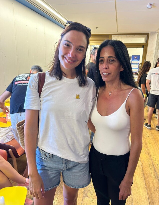 גל גדות, עינב צנגאוקר בכיכר החטופים גל גדות, עינב צנגאוקר בכיכר החטופים