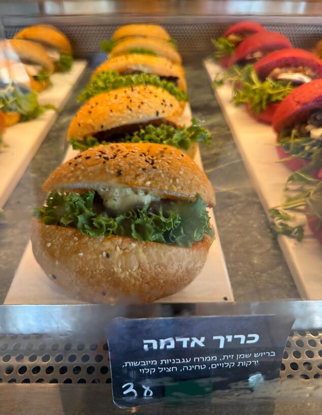 יש גם כריכים. The sataf (צילום: לין לוי, mako אוכל)