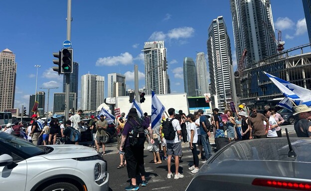 חסימות כבישים בסבידור, המשטרה מנסה לפנות - ללא הצל