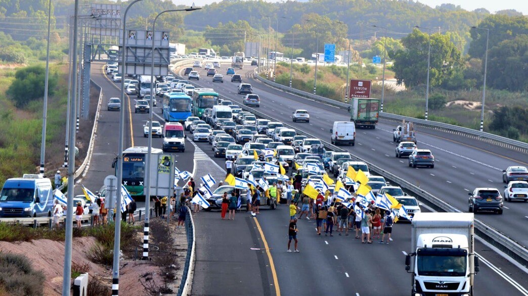 חסימה בכביש החוף 