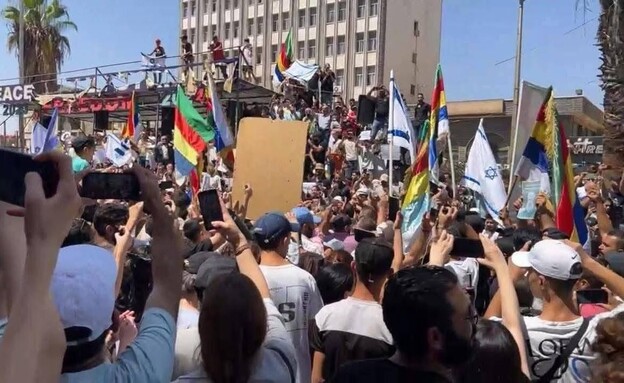 דגלי ישראל במחאה בא-סווידא