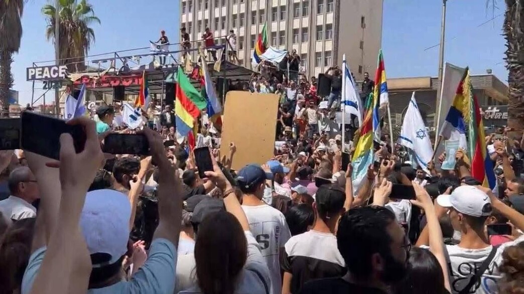 דגלי ישראל במחאה בא-סווידא