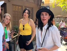 ישראלים ביקשו סלפי מכוכבת "חברים", וכך היא הגיבה (צילום: טיקטוק)