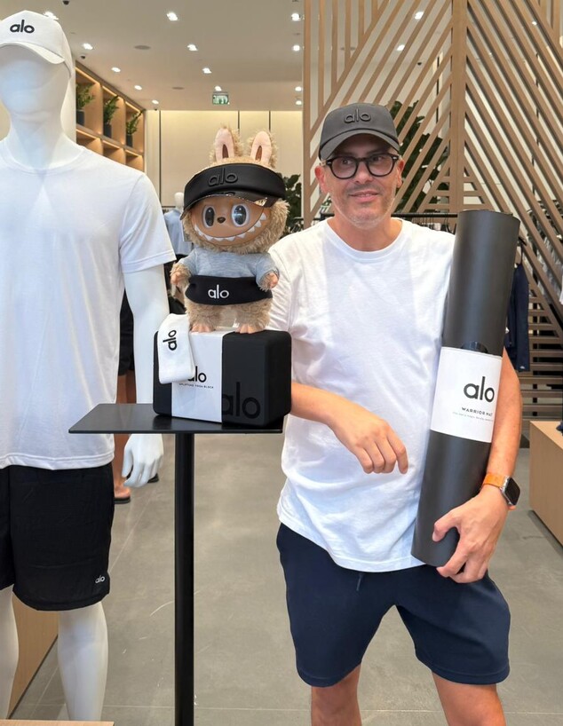 לבובו אלו יוגה וחבר לבובו אלו יוגה וחבר