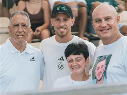 בני משפחת וייס עם ציון מרילי