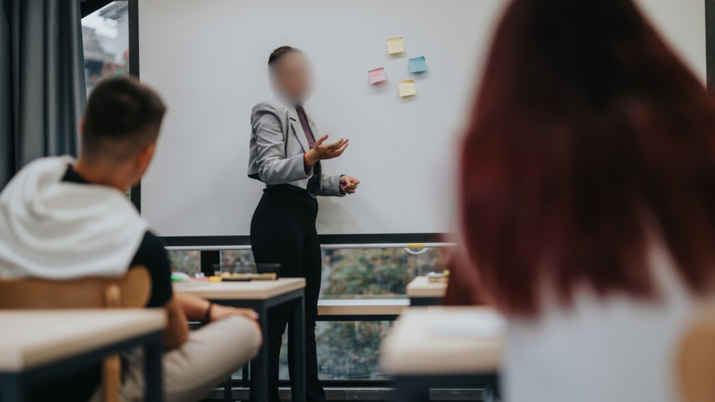 מורה בתיכון, אילוסטרציה מורה בתיכון, אילוסטרציה