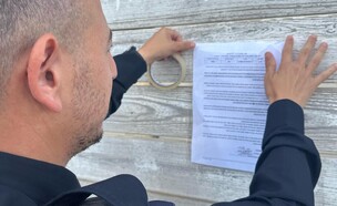 צו סגירה למועדון (צילום: דוברות המשטרה)