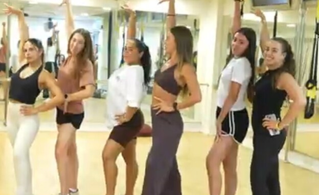 חמש התצפיתניות רוקדות עם ג'וליה שחר חמש התצפיתניות רוקדות עם ג'וליה שחר