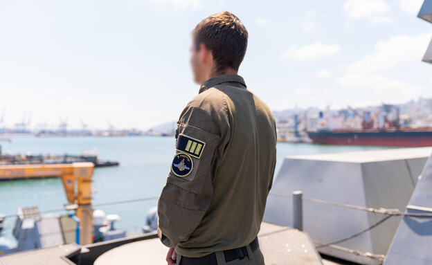 ציף הספינה, סרן י'