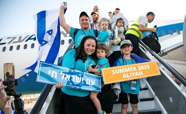 טליה ויעקב בורנשטיין עם ילדיהם טליה ויעקב בורנשטיין עם ילדיהם