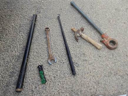 מעצר ראשון עוד לפני תחילת המשחק (באדיבות דוברות המשטרה) (צילום: ספורט 5)