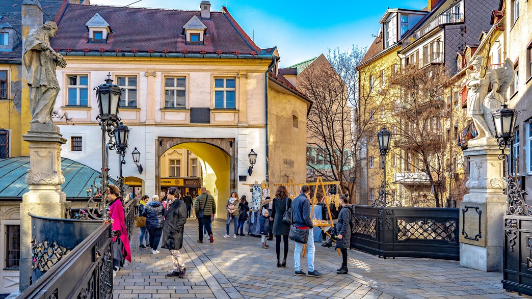 רחוב ציורי תיירים ברטיסלבה רחוב ציורי תיירים ברטיסלבה