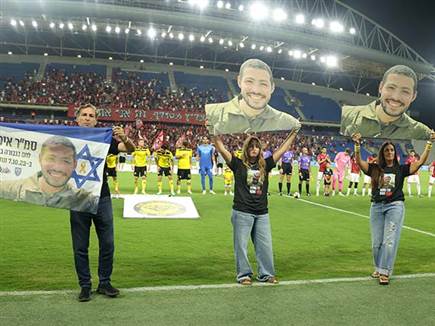 הטקס לכבוד החטופים בפתיחת המשחק (אלן שיבר)