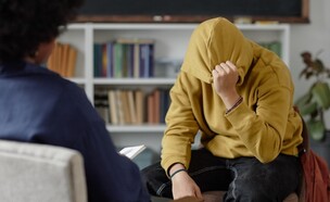 טיפול, אילוסטרציה (צילום: שאטרסטוק)