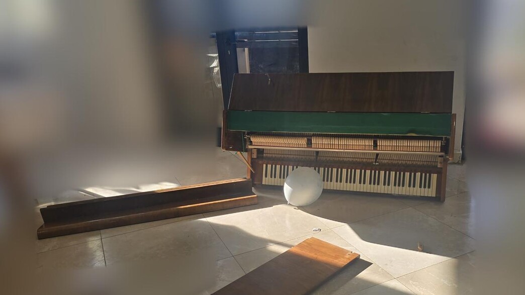 הפסנתר שנפל על ילד והביא למותו הפסנתר שנפל על ילד והביא למותו