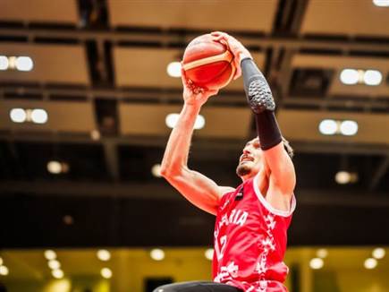 אבא דומיננטי (FIBA) (צילום: ספורט 5)