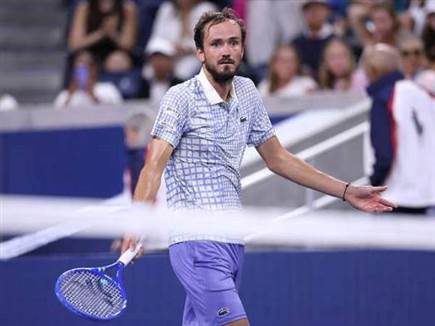 הפתעה בסיבוב הראשון. מדבדב (GETTY, Selcuk Acar/Anadolu) (צילום: ספורט 5)