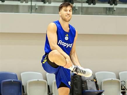 תמיר בלאט מתחמם (אלן שיבר)