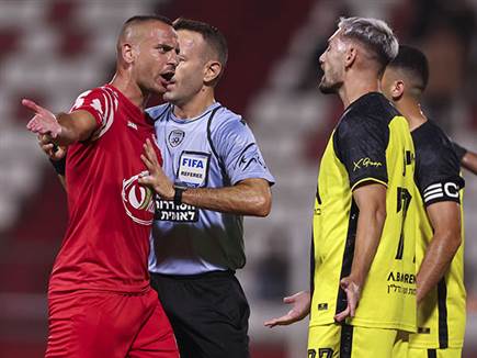 “הפנדל? דחיפה ברורה“ (מאור אלקסלסי) (צילום: ספורט 5)