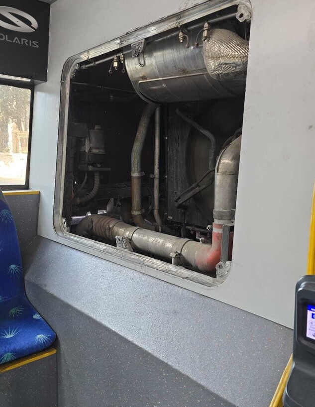 אוטובוס של חברת סופרבוס שנסע עם מנוע גלוי אוטובוס של חברת סופרבוס שנסע עם מנוע גלוי