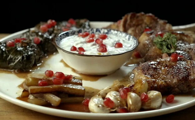 עלי קולרבי ממולאים בטלה טחון ואורז עלי קולרבי ממולאים בטלה טחון ואורז