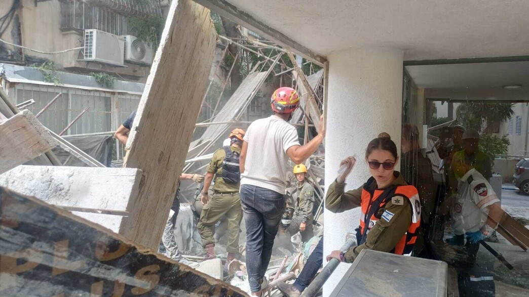 קריסת פיגום בבניין בתל אביב