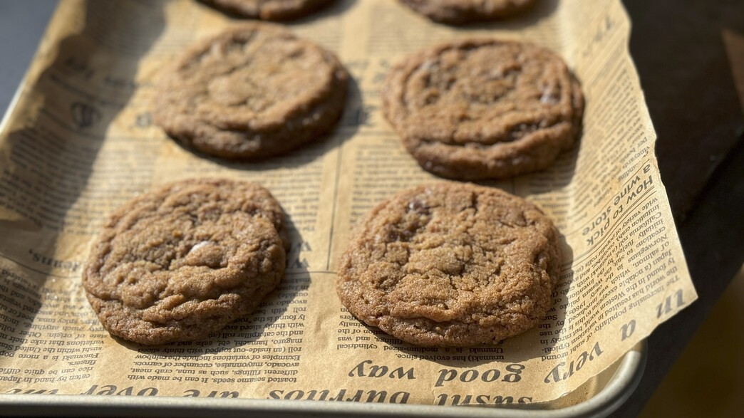 עוגיות סוכר חום עם שוקולד מריר ושוקולד גולד עוגיות סוכר חום עם שוקולד מריר ושוקולד גולד