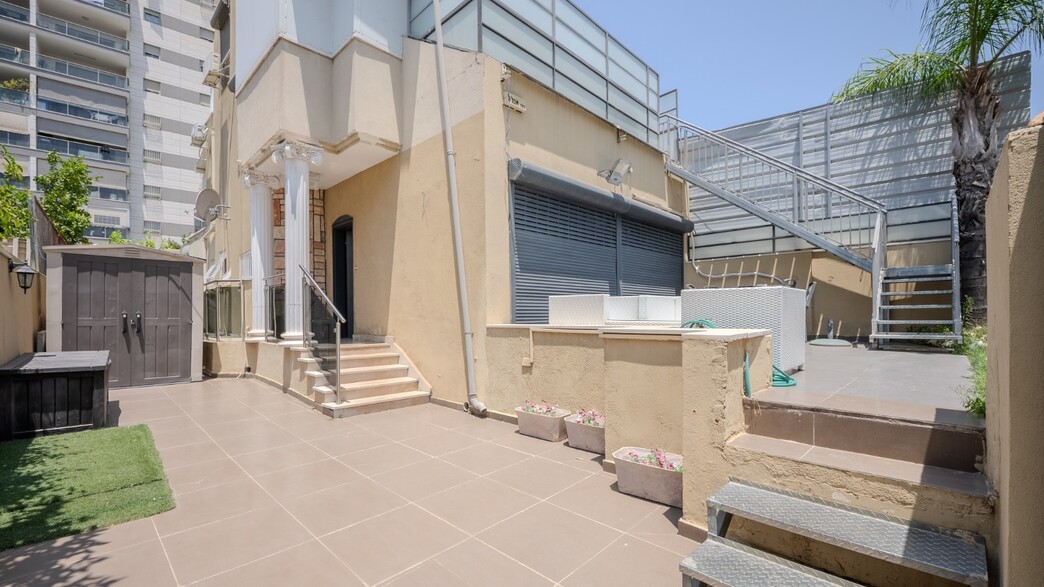 הבית ברחוב שייקה דן בתל אביב הבית ברחוב שייקה דן בתל אביב