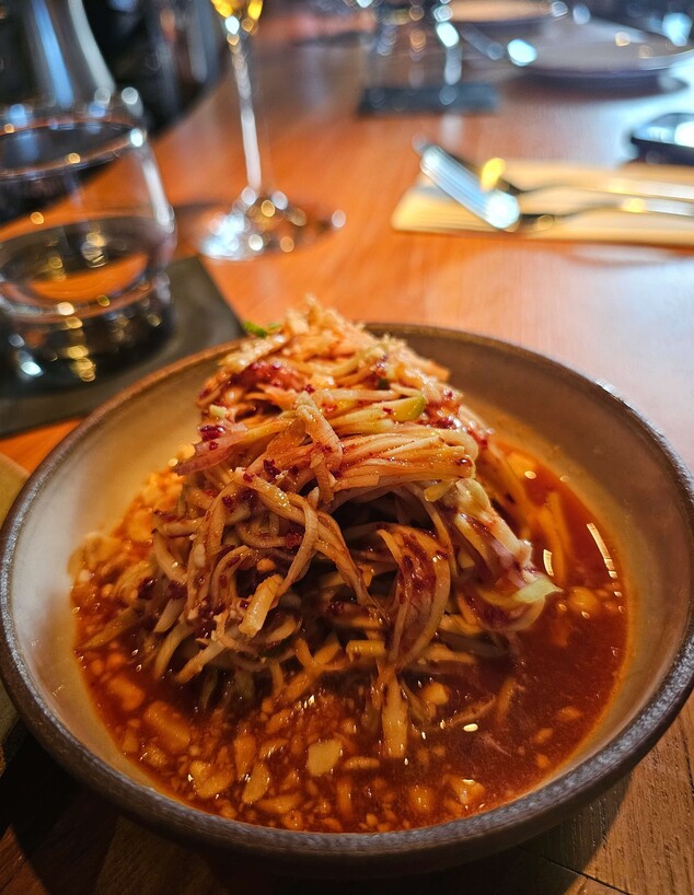 סלט פפאיה במולאם. ממש לא הגרסה הסטנדרטית