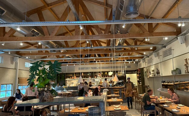 חלל המסעדה הפונקציונלי. סאנה חלל המסעדה הפונקציונלי. סאנה