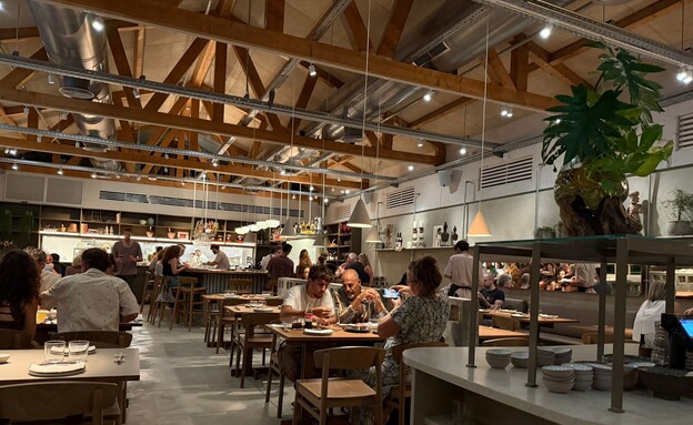 חלל נגריה שהפך למסעדה. סאנה חלל נגריה שהפך למסעדה. סאנה