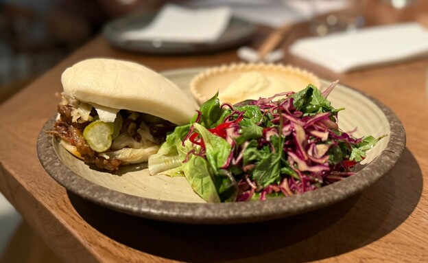 באן ממולא בתבשיל בקר. סאנה באן ממולא בתבשיל בקר. סאנה